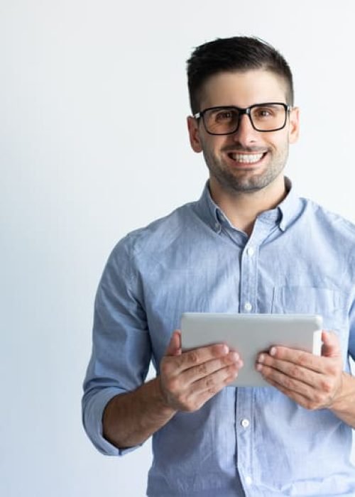 Como-trocar-de-contador-ou-escritorio-contabil-foto-de-contador-especializado-sorrindo